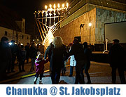 Chanukka auf dem Jakobsplatz 2013 am 01.12.2013: das 5. Licht am Münchner Chanukka-Leuchter wurde entzündet  (©Foto:Martin Schmitz)
